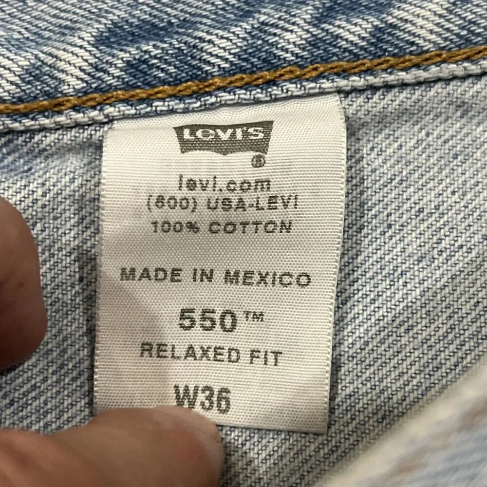 Vintage Y2K 2004 Levi’s 550 Relaxed Fit  Light Wash Blue Jean Shorts Jorts - 36